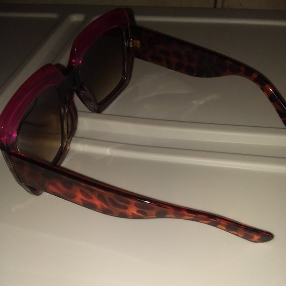 Oversized Leopard Print Sunglasses - Picture 5 of 7